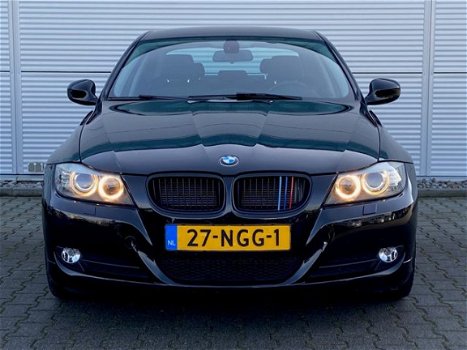 BMW 3-serie - 318i Business Line / Xenon / Navigatie Prof. / Leder - 1
