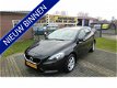 Volvo V40 - 2.0 D2 Kinetic Euro 6 Nieuw Model Navi Ecc-Airco Lmv Pdc 6-Bak enz. GEEN AFLEVERINGSKOST - 1 - Thumbnail