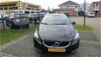 Volvo V40 - 2.0 D2 Kinetic Euro 6 Nieuw Model Navi Ecc-Airco Lmv Pdc 6-Bak enz. GEEN AFLEVERINGSKOST - 1 - Thumbnail