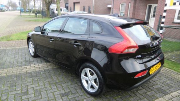 Volvo V40 - 2.0 D2 Kinetic Euro 6 Nieuw Model Navi Ecc-Airco Lmv Pdc 6-Bak enz. GEEN AFLEVERINGSKOST - 1