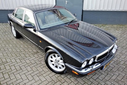 Jaguar XJ - 3.2 V8 Executive | AUTOMAAT | YOUNGTIMER | LEDER | - 1