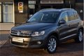 Volkswagen Tiguan - 1.4 TSI Sport&Style navigatie climate ctr pdc achter alcantaralmv 17 inch multif - 1 - Thumbnail