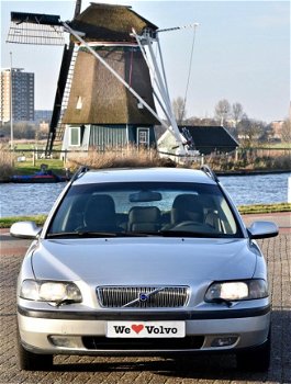 Volvo V70 - 2.4 T Geartronic Dealer auto, Youngtimer, boekjes aanwezig - 1