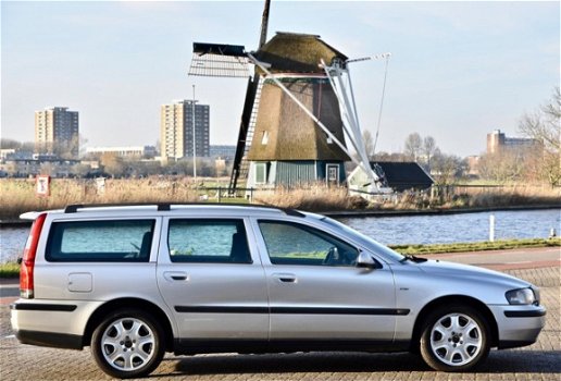 Volvo V70 - 2.4 T Geartronic Dealer auto, Youngtimer, boekjes aanwezig - 1