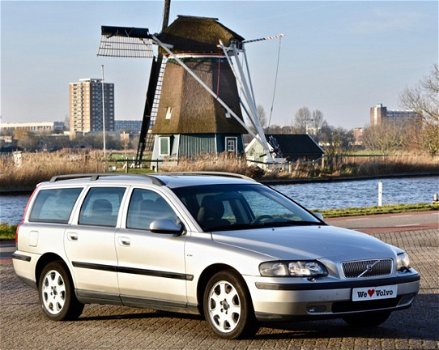 Volvo V70 - 2.4 T Geartronic Dealer auto, Youngtimer, boekjes aanwezig - 1