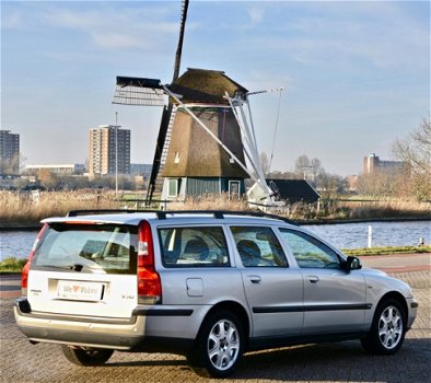 Volvo V70 - 2.4 T Geartronic Dealer auto, Youngtimer, boekjes aanwezig - 1