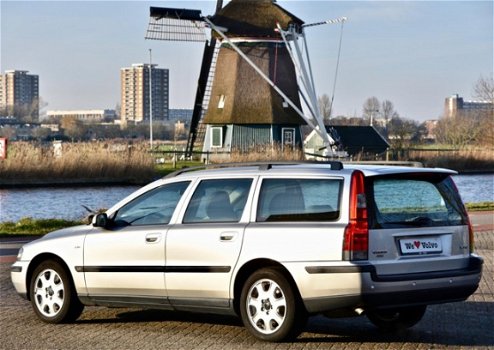 Volvo V70 - 2.4 T Geartronic Dealer auto, Youngtimer, boekjes aanwezig - 1