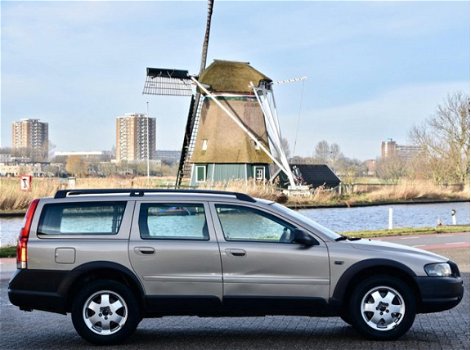 Volvo XC70 - 2.5 T Geartronic Comfort Line Dealer auto, Youngtimer, automaat - 1