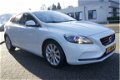 Volvo V40 - 1.6 D2 R-Design AIRCO I NAVI I PDC I LMV I MULTI MEDIA I COMPLETE R-DESIGN UITVOERING - 1 - Thumbnail