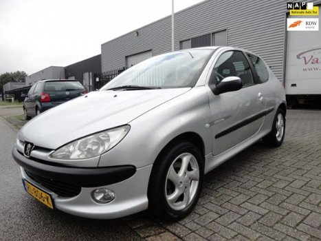 Peugeot 206 - 1.6-16V Gentry 3 deurs quiksilver, mooie zuinige auto en rijd, schakelt, remt super - 1