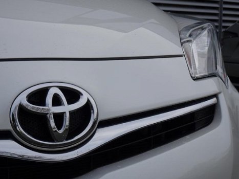 Toyota Verso S - 1.3 VVT-i Dynamic | Parelmoerlak | Lichtmetaal | Parkeercamera - 1