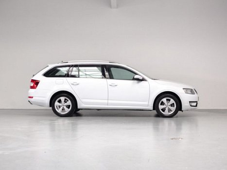 Skoda Octavia Combi - 1.2 TSI Style , Navi, Clima, Cruise, Moon White Metallic - 1