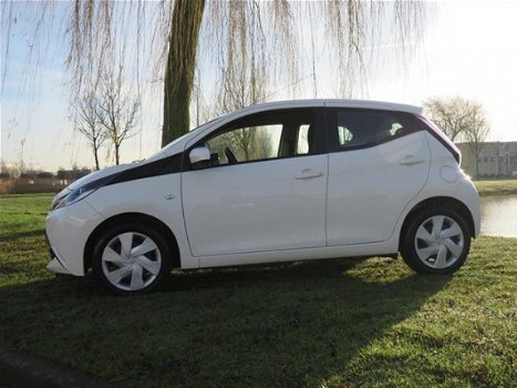 Toyota Aygo - 1.0 VVT-i x-play ORIGINEEL 18.000KM 1e EIGENAAR *LUXE UITVOERING - 1