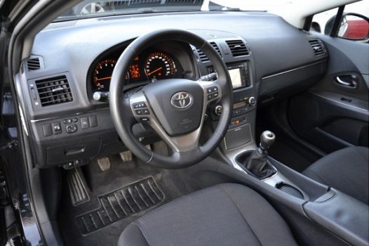 Toyota Avensis Wagon - 2.0 VVTi Dynamic Clima/NAP/Navi/Trekhaak - 1