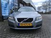 Volvo V70 - 2.5T Momentum. AUTOMAAT/LEER/AIRCO/NAVI - 1 - Thumbnail