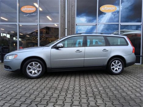 Volvo V70 - 2.5T Momentum. AUTOMAAT/LEER/AIRCO/NAVI - 1