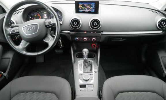 Audi A3 Limousine - 1.6 TDI S tronic Attraction Pro Line, Automaat, Navigatie - 1