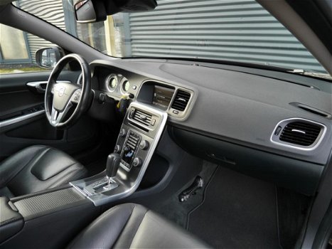 Volvo S60 - D5 206pk AUT6 Summum | Dodehoek detectie | Xenon | Achteruitrijcamera - 1