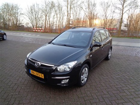 Hyundai i30 CW - 1.6i Dynamic CLIMA PDC - 1