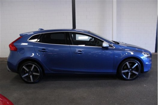 Volvo V40 - 2.0 D3 R-Design AUT. Leder+Navi+PDC+Xenon+Trekhaak - 1