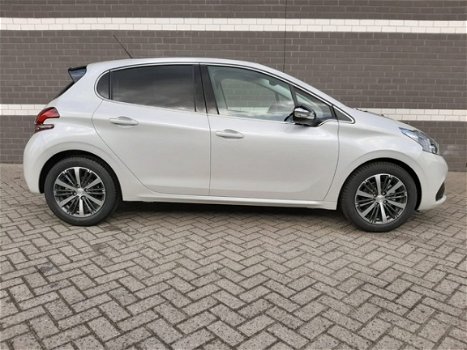 Peugeot 208 - 1.2 EAT6 110PK Allure PANO CLIMA NACI CRUISE PDC 16''LM CHROOM PACK CIELO PACK COMFORT - 1