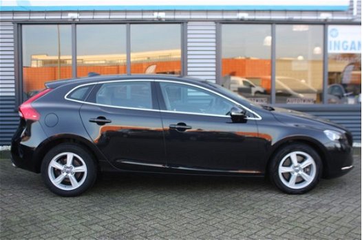 Volvo V40 - 2.0 D4 SUMMUM BUSS LEDER ELEKTR STOELEN - 1