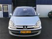 Peugeot 807 - 2.2 SR 7 pers/ Climate/ Cruise/ 4x El. raam/ NAP - 1 - Thumbnail