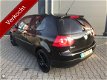 Volkswagen Golf - 1.4 Black Airco / 18 inch Zwart/Getint glas - 1 - Thumbnail