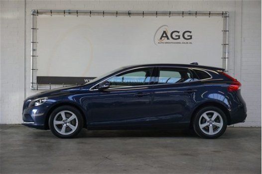 Volvo V40 - 2.0 D4 Momentum Business Navigatie. 190PK - 1