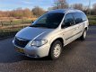 Chrysler Grand Voyager - 2.8 CRD SE Luxe High Roof Automaat Grijs Kenteken - 1 - Thumbnail