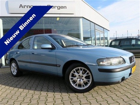 Volvo S60 - 2.4 luxe, navi, clima, cruisecontrol. zeer netjes - 1