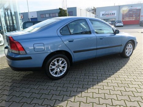 Volvo S60 - 2.4 luxe, navi, clima, cruisecontrol. zeer netjes - 1