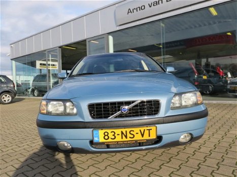 Volvo S60 - 2.4 luxe, navi, clima, cruisecontrol. zeer netjes - 1