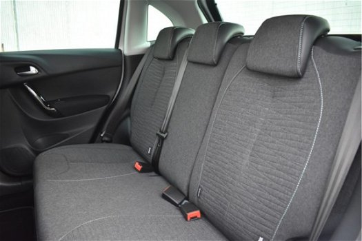Citroën C3 - 1.2 PureTech Exclusive | Navigatie | Parkeersensoren | Climate Control | 1e Eigenaar | - 1