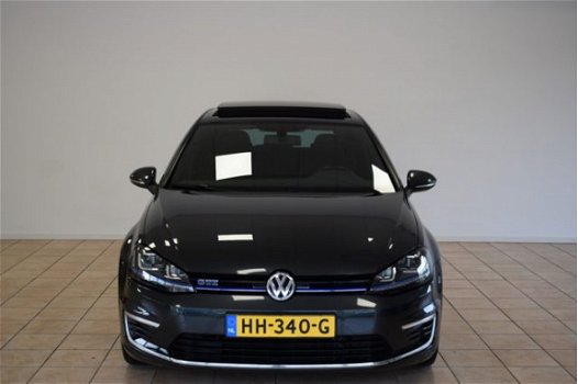 Volkswagen Golf - 1.4 TSI GTE Leder/Panoramadak/Trekhaak/Clima/Led/NED auto/Boekjes NAP - 1