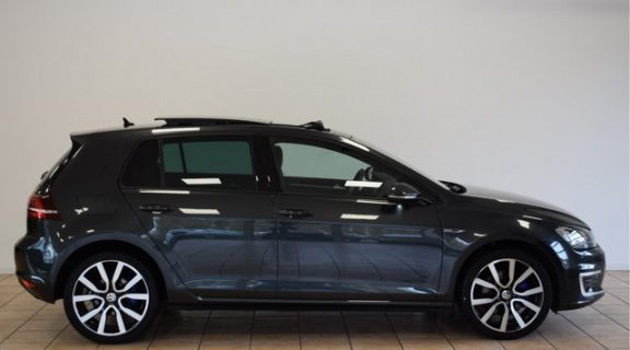 Volkswagen Golf - 1.4 TSI GTE Leder/Panoramadak/Trekhaak/Clima/Led/NED auto/Boekjes NAP - 1