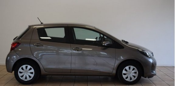 Toyota Yaris - 1.0 VVT-i Aspiration AIrco/Camera/5 Deuren/Nette staat/ Nederlandse auto - 1