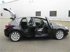 Opel Astra - 1.4 Turbo Cosmo komt binnen