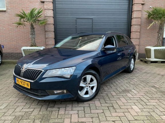 Skoda Superb Combi - 1.6 TDI Active Business + Navi + Climate Control + PDC + Trekhaak + Net binnen - Afbeelding 6