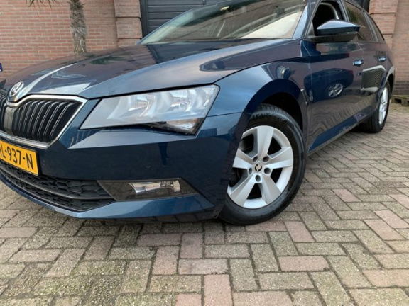 Skoda Superb Combi - 1.6 TDI Active Business + Navi + Climate Control + PDC + Trekhaak + Net binnen - Afbeelding 3