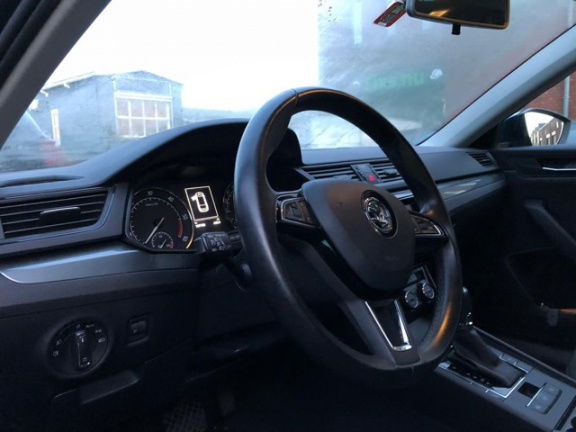 Skoda Superb Combi - 1.6 TDI Active Business + Navi + Climate Control + PDC + Trekhaak + Net binnen - Afbeelding 5