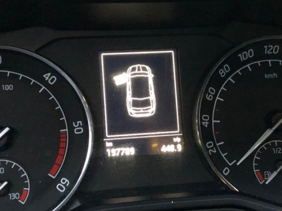 Skoda Superb Combi - 1.6 TDI Active Business + Navi + Climate Control + PDC + Trekhaak + Net binnen - Afbeelding 4