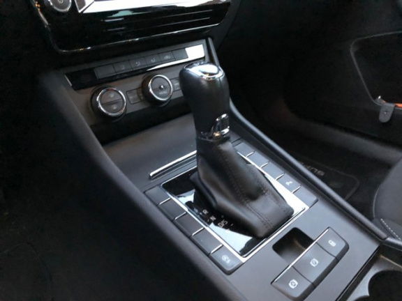 Skoda Superb Combi - 1.6 TDI Active Business + Navi + Climate Control + PDC + Trekhaak + Net binnen - Afbeelding 7