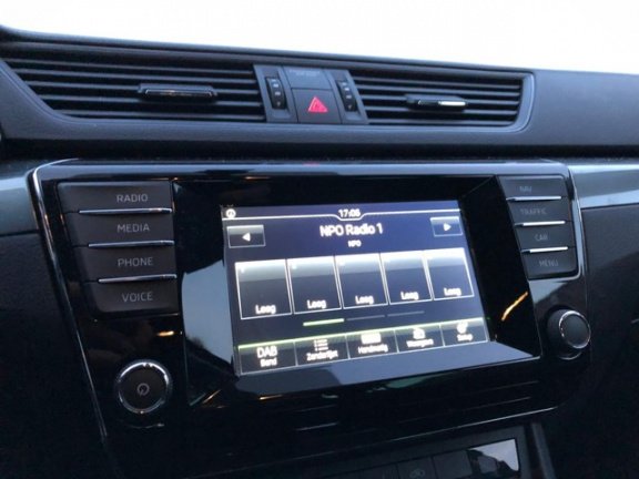 Skoda Superb Combi - 1.6 TDI Active Business + Navi + Climate Control + PDC + Trekhaak + Net binnen - Afbeelding 8
