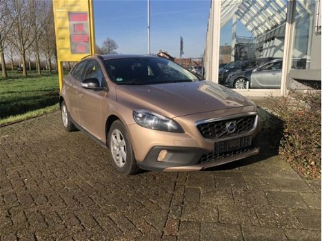 Volvo V40 Cross Country - 1.6 D2 Kinetic Export Prijs NL Prijs 6950, - 1