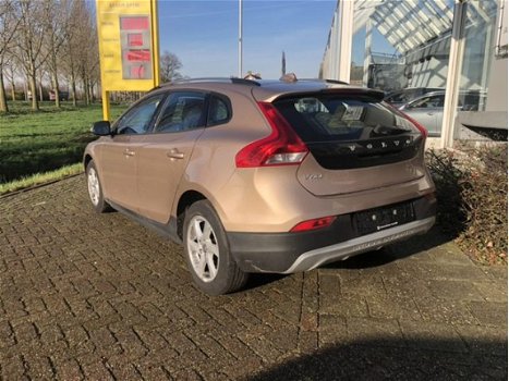 Volvo V40 Cross Country - 1.6 D2 Kinetic Export Prijs NL Prijs 6950, - 1