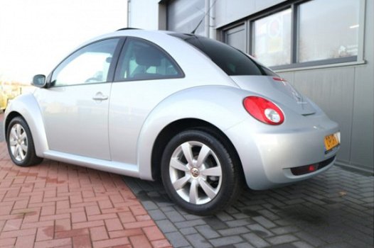 Volkswagen New Beetle - 2.0 Highline 85kw 116pk 48.000 km met NAP / Dealer onderhouden Elektr.schuif - 1