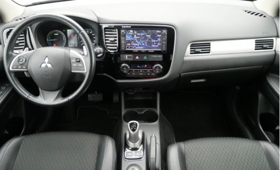 Mitsubishi Outlander - 2.0 PHEV Executive Edition X-Line, Automaat, Navigatie, Xenon - 1