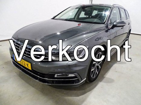 Volkswagen Passat Variant - 2.0 190pk TDI DSG R-Line Panorama/Leer/LED Origineel NL - 1