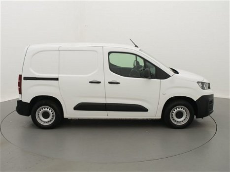 Peugeot Partner - 1.6 100pk BlueHDI Premium 3-zits | Navigatie | Parkeersensoren | Airco | - 1